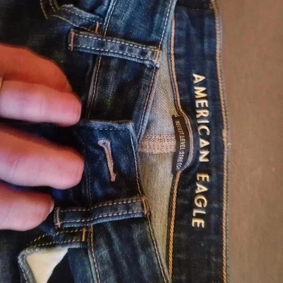 American Eagle women's Distressed Blue Jeans. Size 4. Like new - Picture 5 of 9